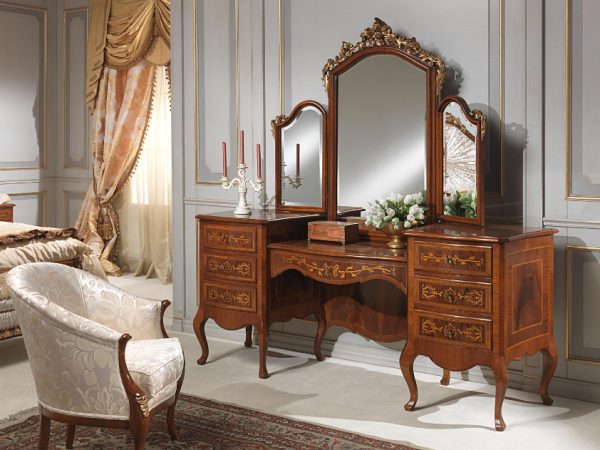 Meja Rias dengan Cermin Antik